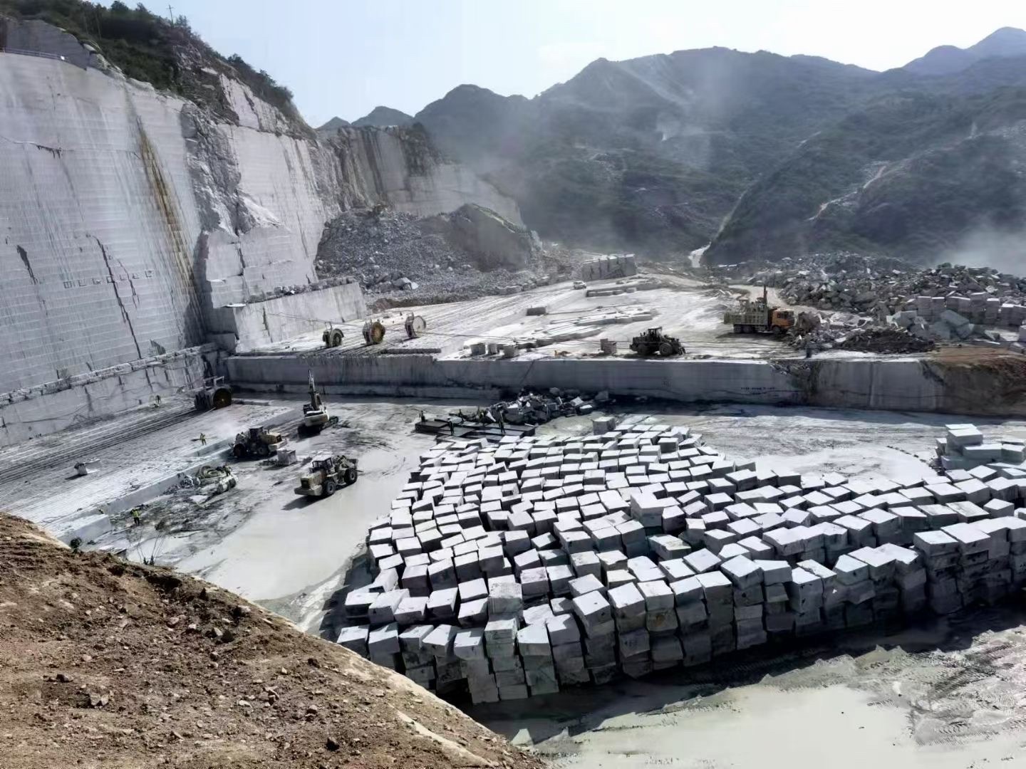 芝麻灰花崗巖廠家灰色大理石廠家批發(fā)電話(圖2)